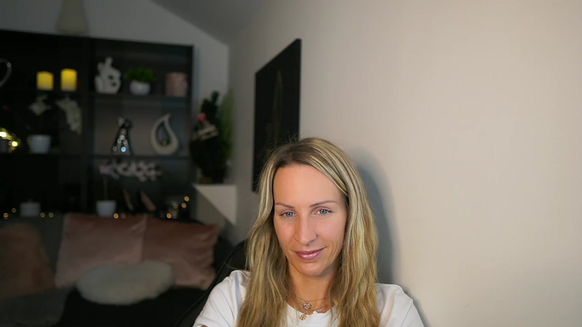 Gallery image thumbnail from Nikki__Sexx__'s myfreecams stream on, 12/11/2023, 22:45 image 8 of 20