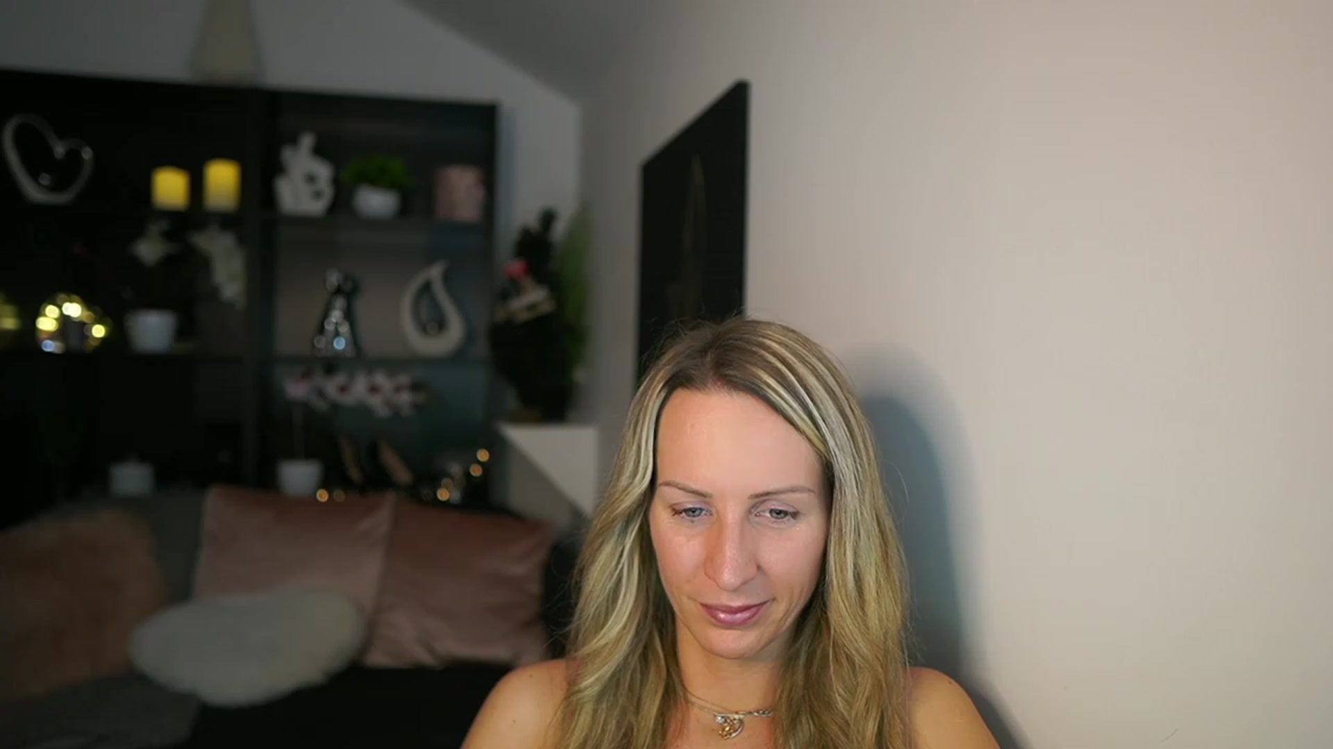 Gallery image thumbnail from Nikki__Sexx__'s myfreecams stream on, 12/12/2023, 19:34 image 20 of 20