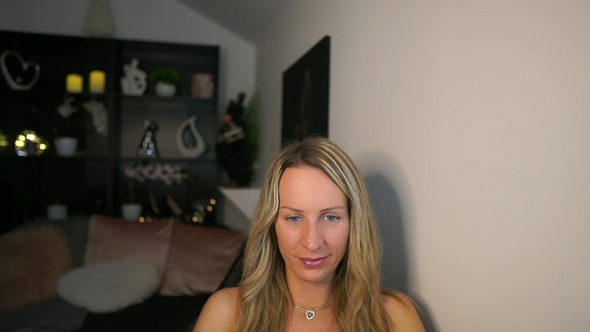 Gallery image thumbnail from Nikki__Sexx__'s myfreecams stream on, 12/12/2023, 19:34 image 7 of 20