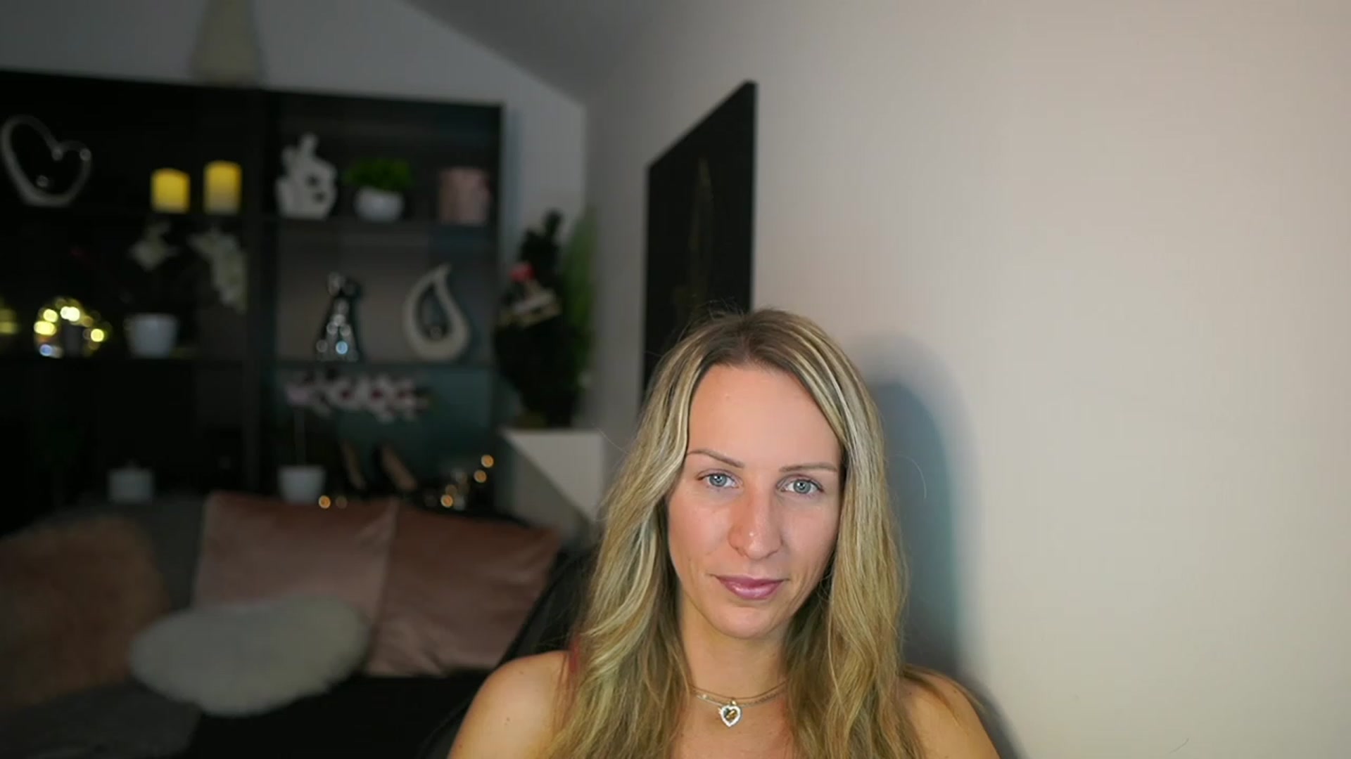 Gallery image thumbnail from Nikki__Sexx__'s myfreecams stream on, 12/12/2023, 19:34 image 9 of 20