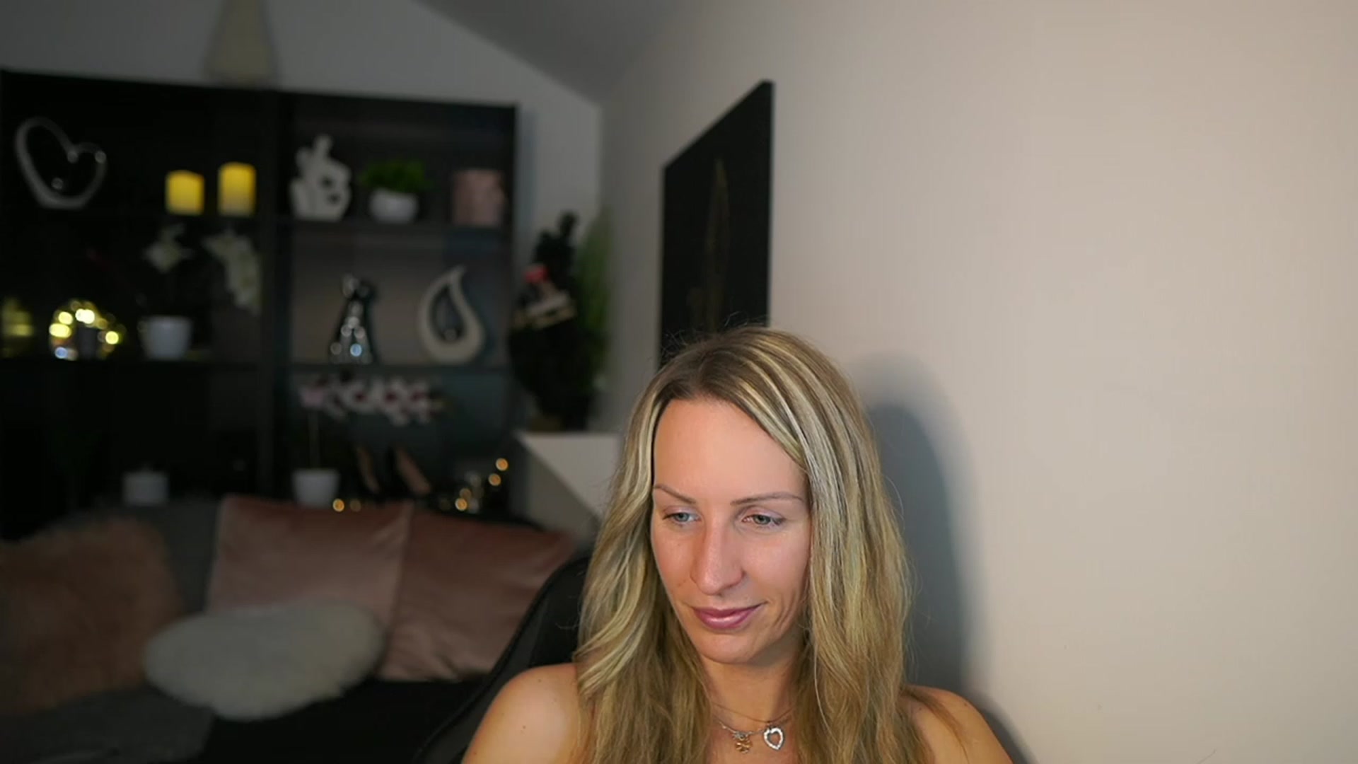 Gallery image thumbnail from Nikki__Sexx__'s myfreecams stream on, 12/12/2023, 19:34 image 3 of 20