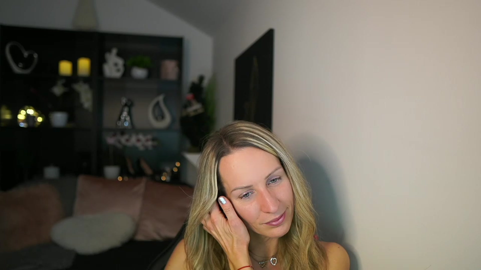 Gallery image thumbnail from Nikki__Sexx__'s myfreecams stream on, 12/12/2023, 19:34 image 2 of 20