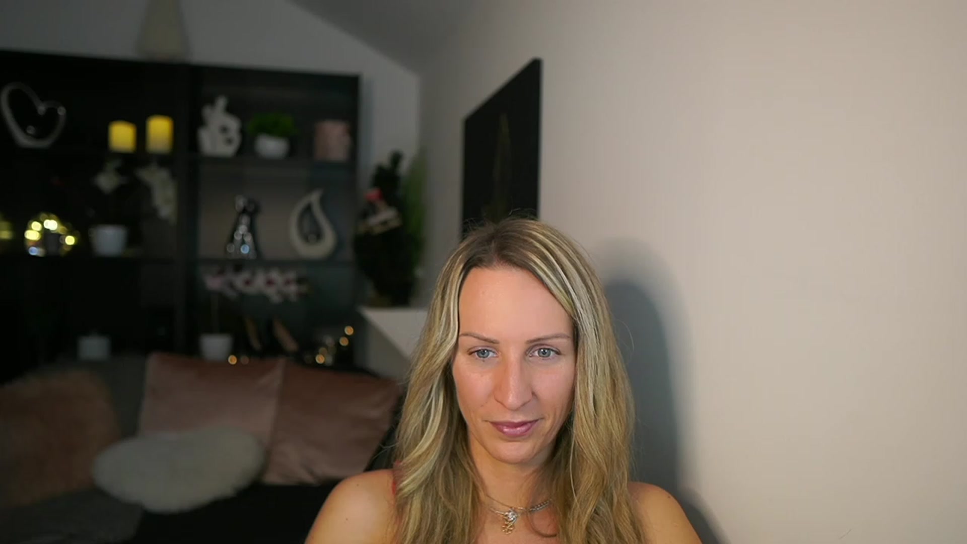 Gallery image thumbnail from Nikki__Sexx__'s myfreecams stream on, 12/12/2023, 19:34 image 14 of 20