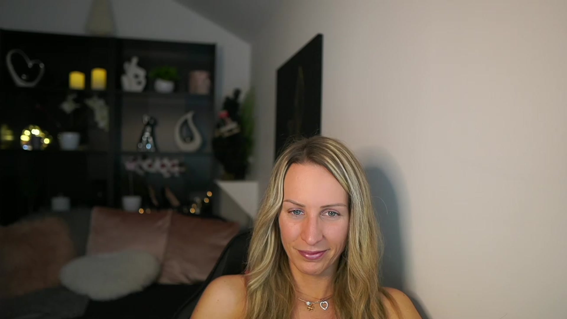 Gallery image thumbnail from Nikki__Sexx__'s myfreecams stream on, 12/12/2023, 19:34 image 1 of 20