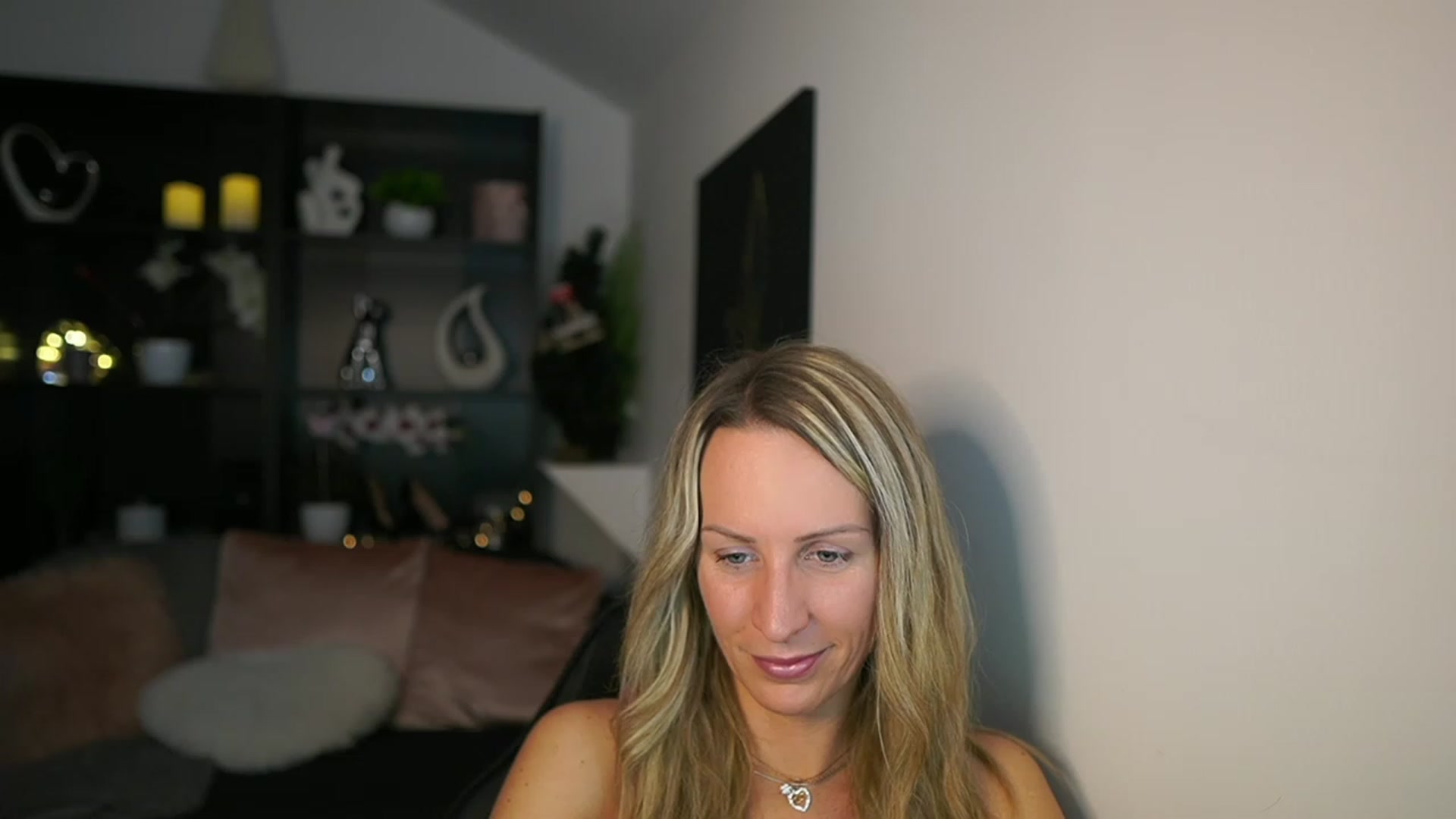 Gallery image thumbnail from Nikki__Sexx__'s myfreecams stream on, 12/12/2023, 19:34 image 5 of 20