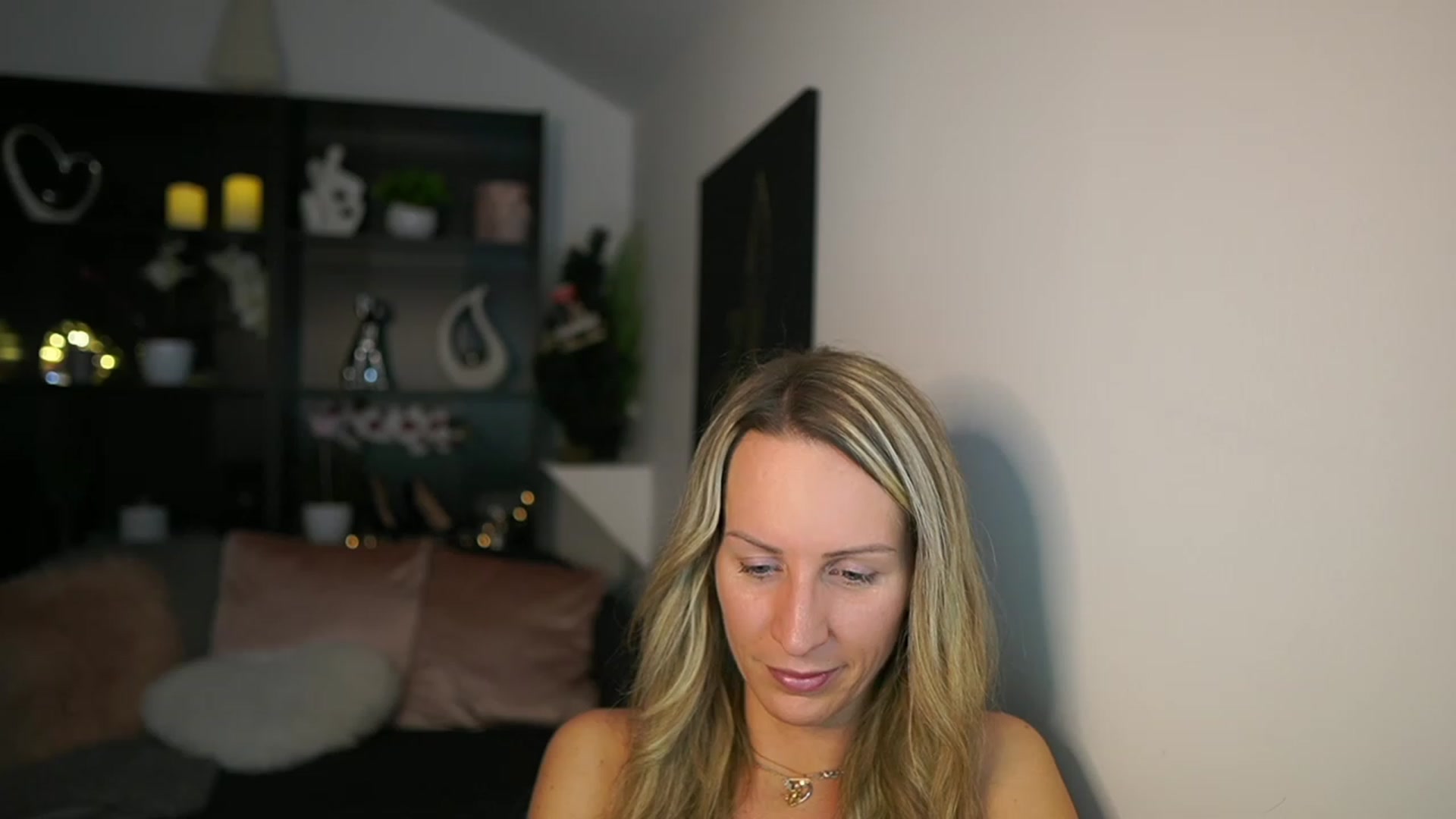 Gallery image thumbnail from Nikki__Sexx__'s myfreecams stream on, 12/12/2023, 19:34 image 19 of 20