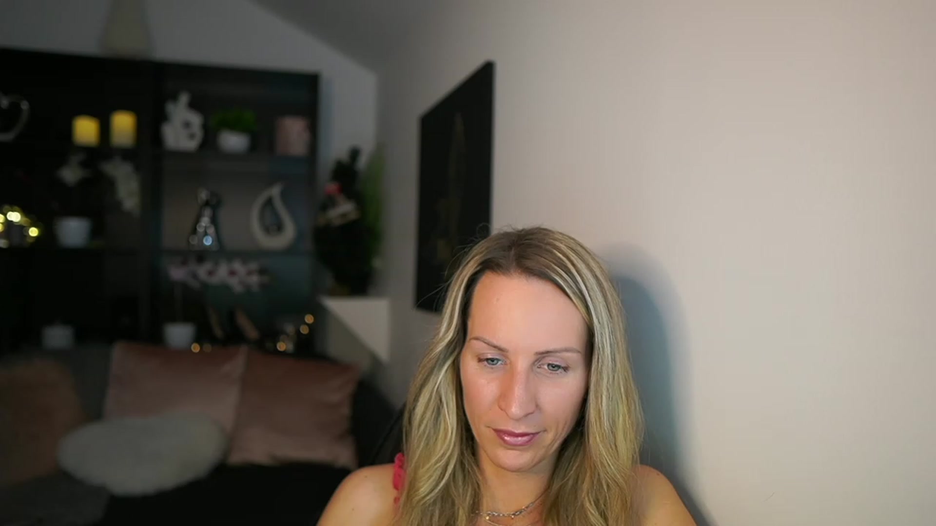 Gallery image thumbnail from Nikki__Sexx__'s myfreecams stream on, 12/12/2023, 22:32 image 1 of 20