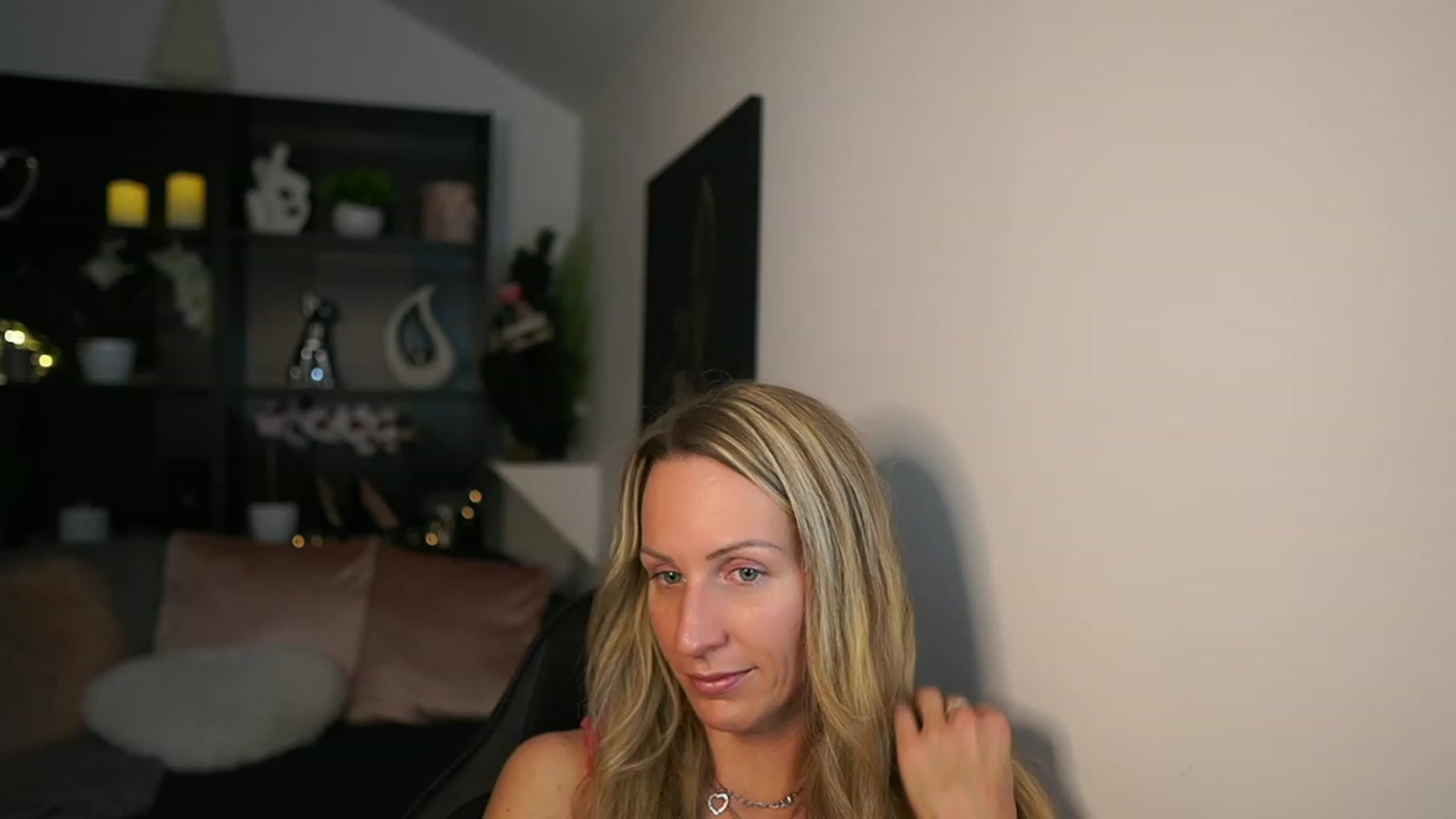 Gallery image thumbnail from Nikki__Sexx__'s myfreecams stream on, 12/12/2023, 22:32 image 12 of 20