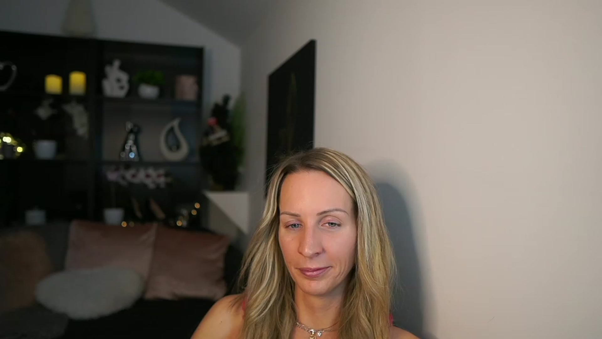 Gallery image thumbnail from Nikki__Sexx__'s myfreecams stream on, 12/12/2023, 22:32 image 10 of 20