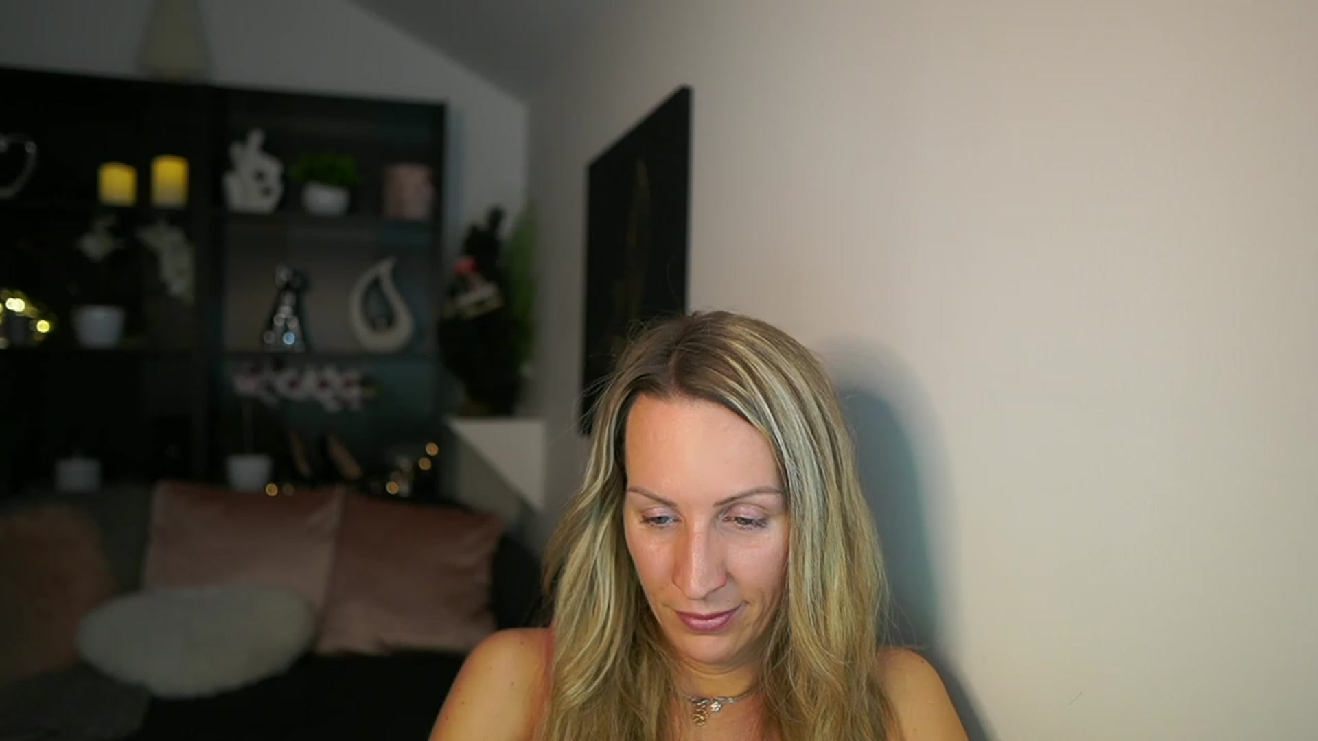 Gallery image thumbnail from Nikki__Sexx__'s myfreecams stream on, 12/12/2023, 22:32 image 9 of 20