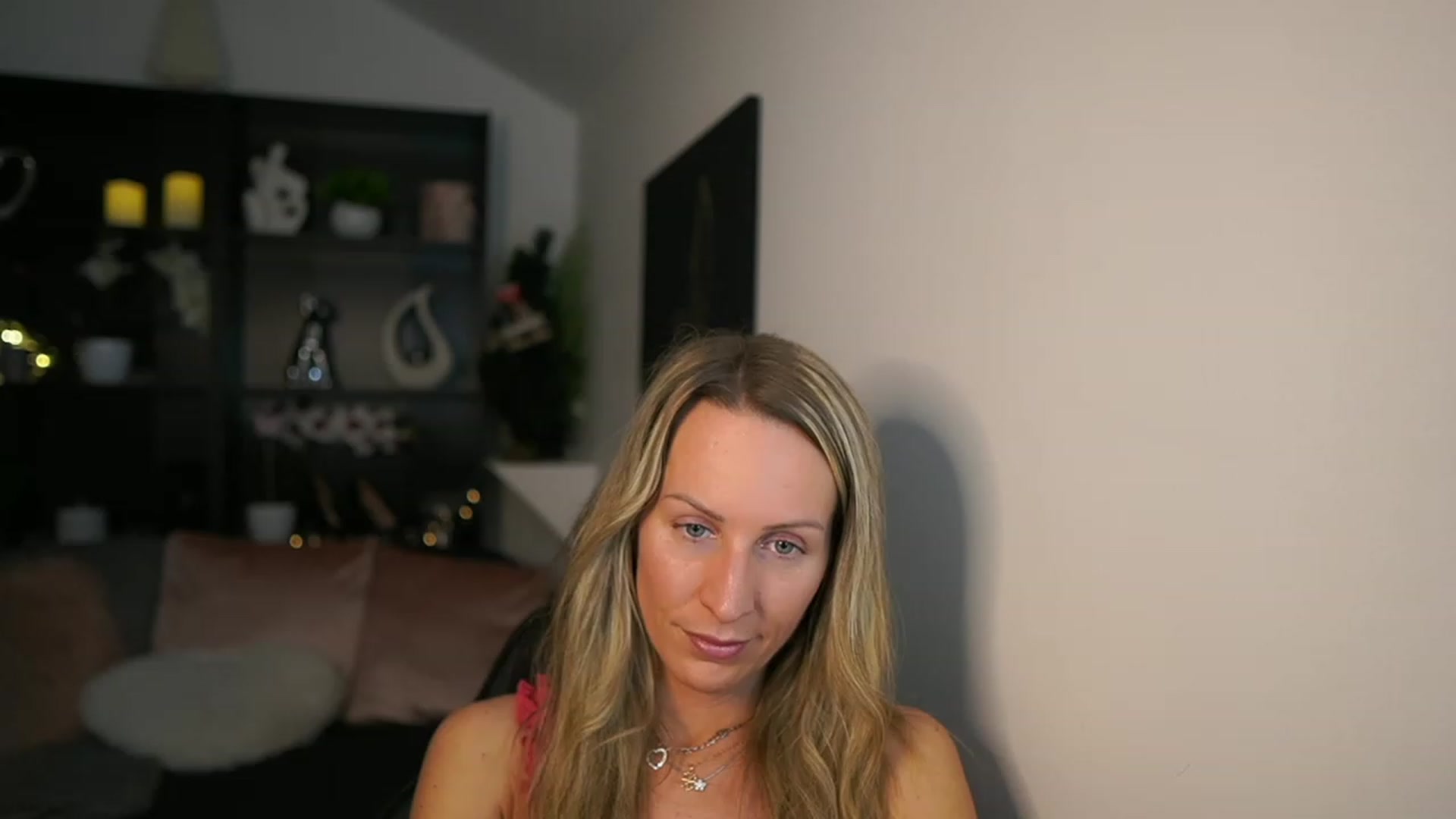 Gallery image thumbnail from Nikki__Sexx__'s myfreecams stream on, 12/12/2023, 22:32 image 15 of 20