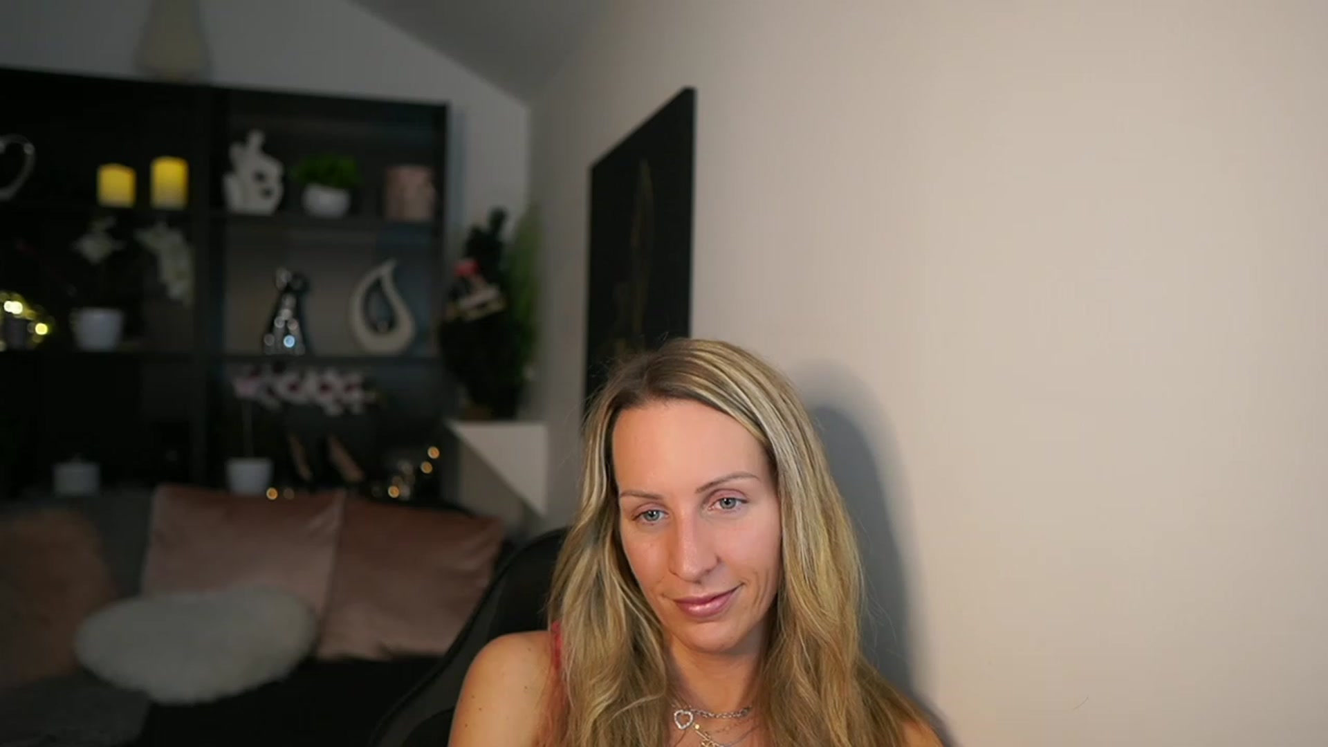 Gallery image thumbnail from Nikki__Sexx__'s myfreecams stream on, 12/12/2023, 22:32 image 14 of 20