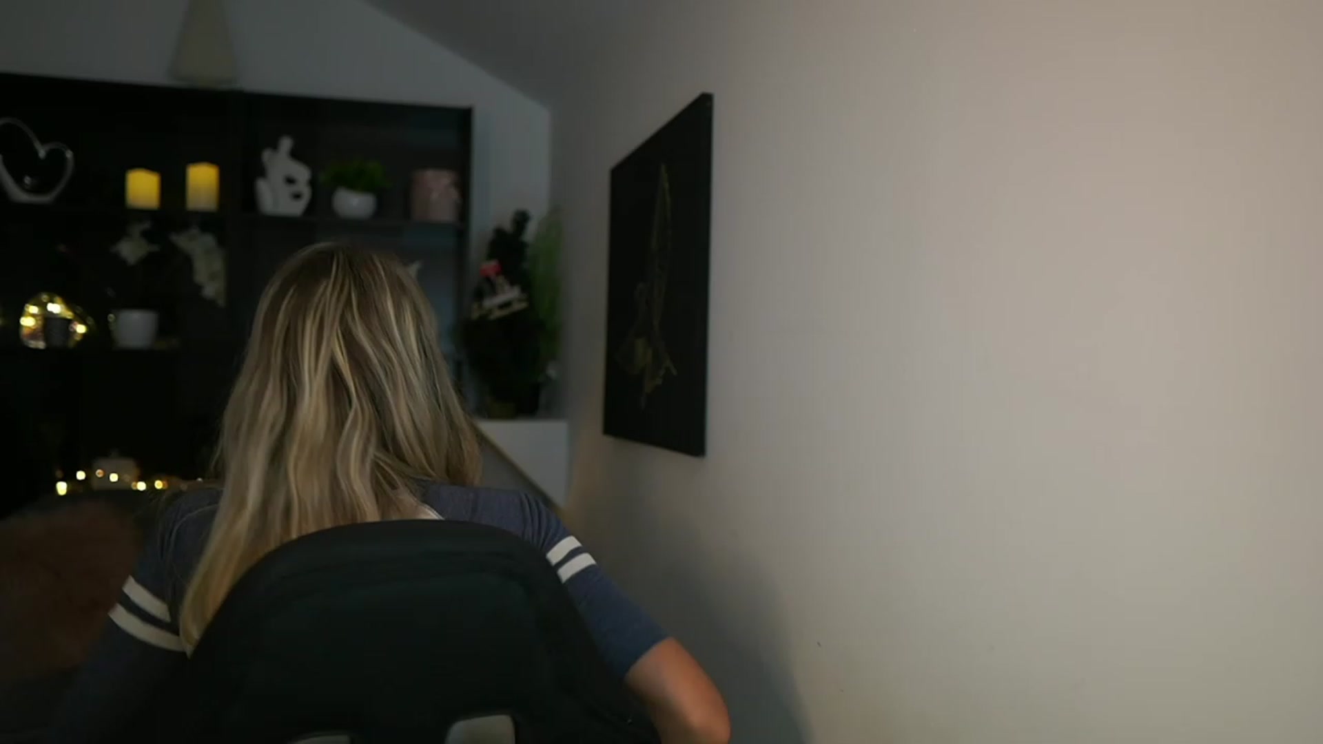 Gallery image thumbnail from Nikki__Sexx__'s myfreecams stream on, 12/14/2023, 19:41 image 8 of 20