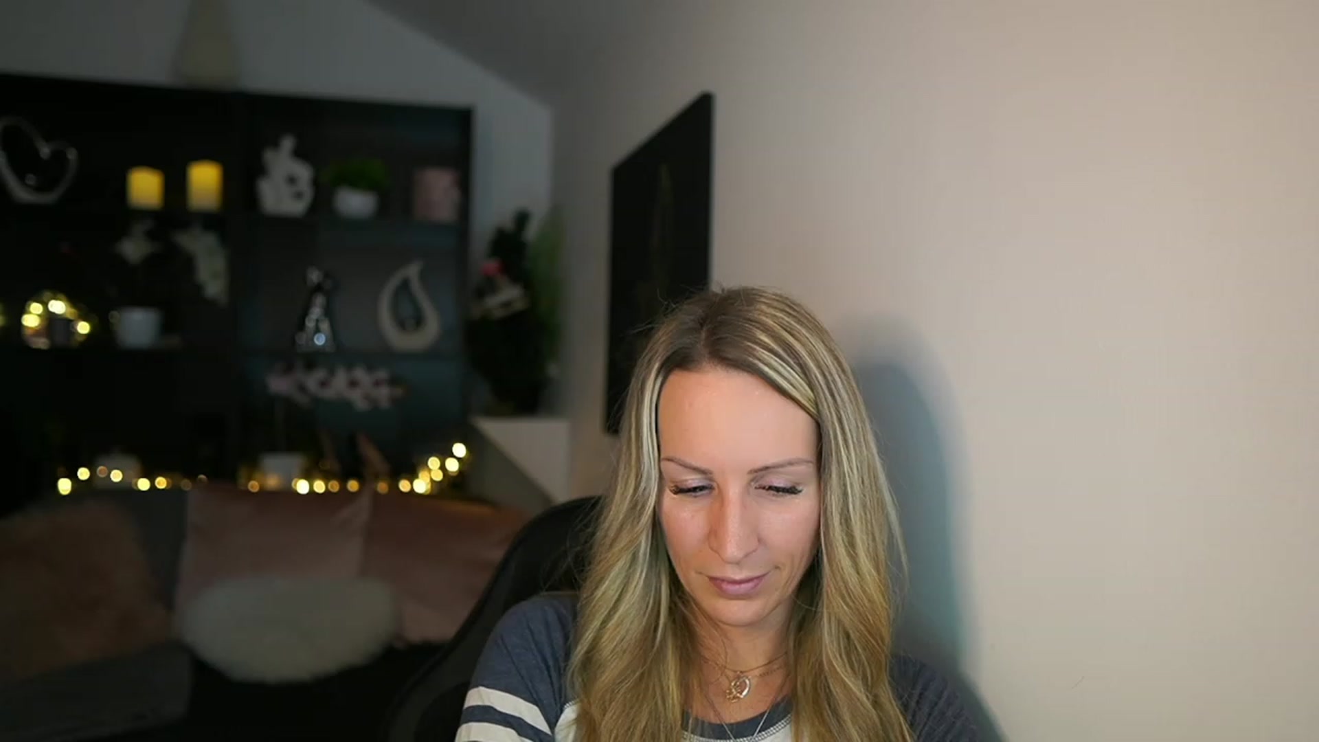 Gallery image thumbnail from Nikki__Sexx__'s myfreecams stream on, 12/14/2023, 19:41 image 6 of 20