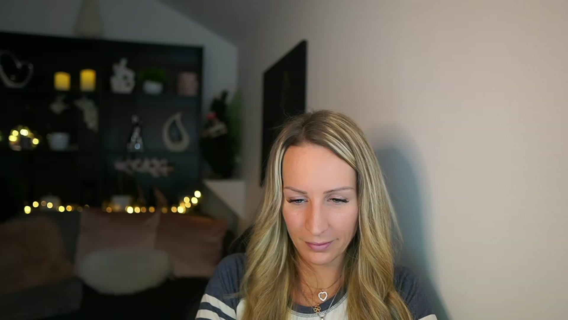 Gallery image thumbnail from Nikki__Sexx__'s myfreecams stream on, 12/14/2023, 19:41 image 10 of 20