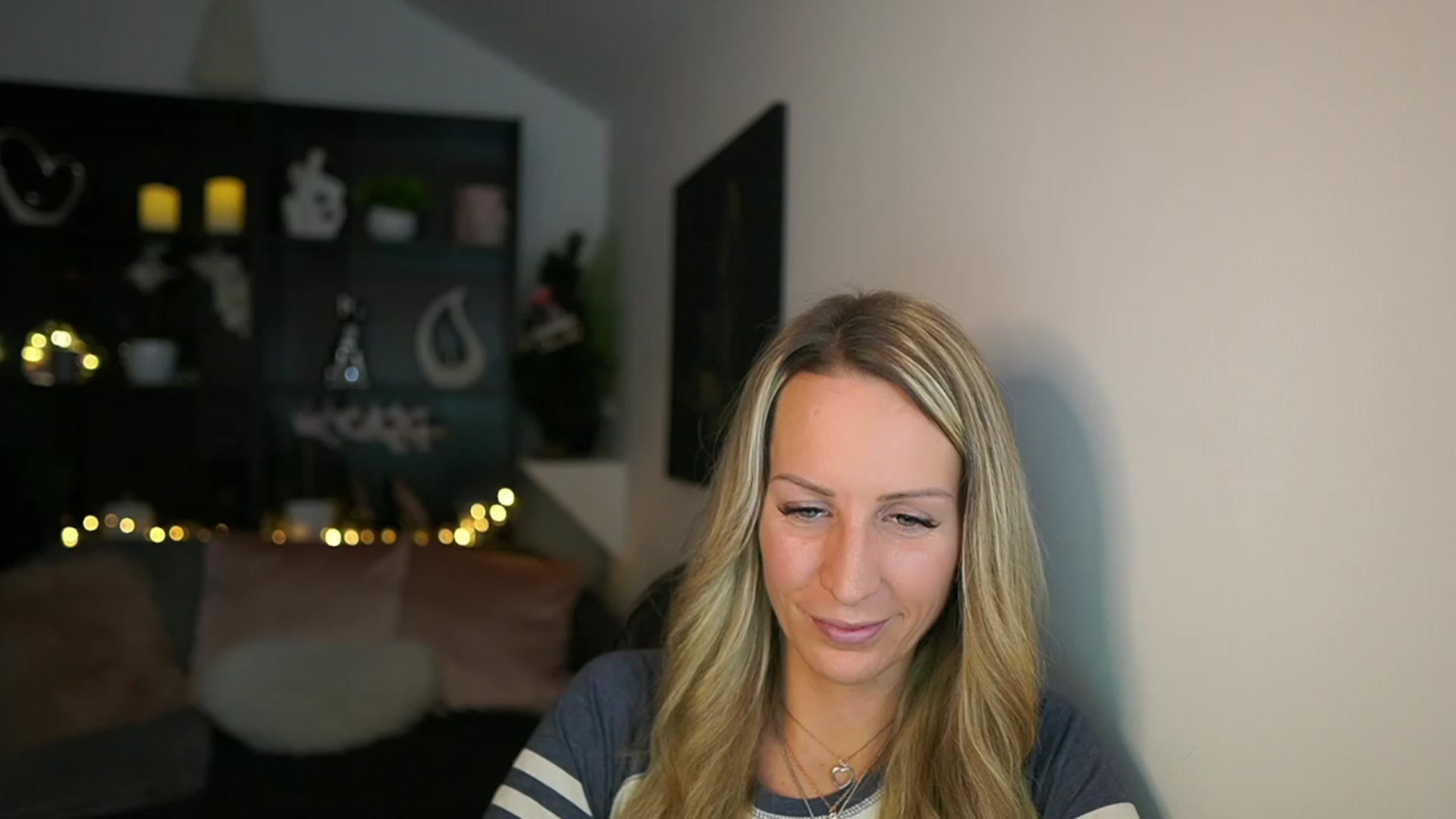 Gallery image thumbnail from Nikki__Sexx__'s myfreecams stream on, 12/14/2023, 19:41 image 15 of 20