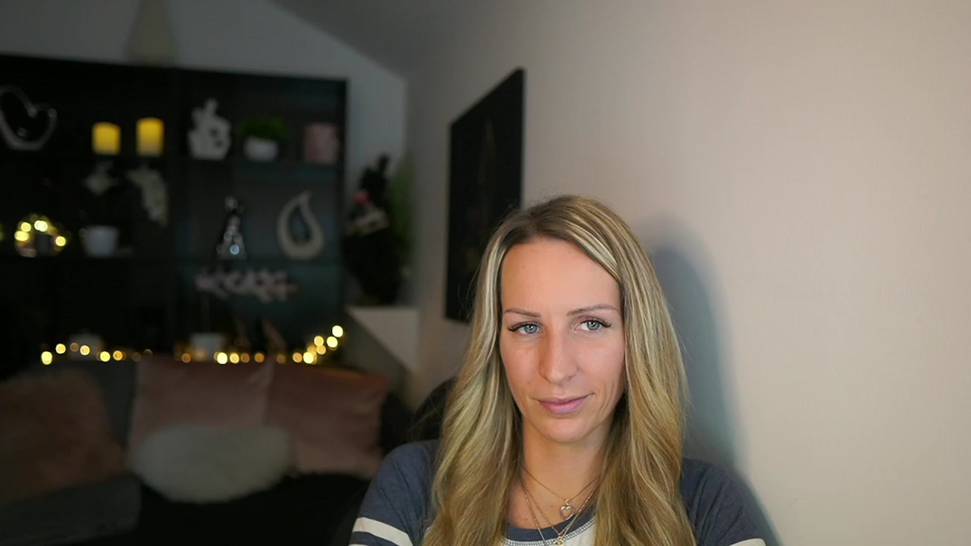 Gallery image thumbnail from Nikki__Sexx__'s myfreecams stream on, 12/14/2023, 19:41 image 17 of 20