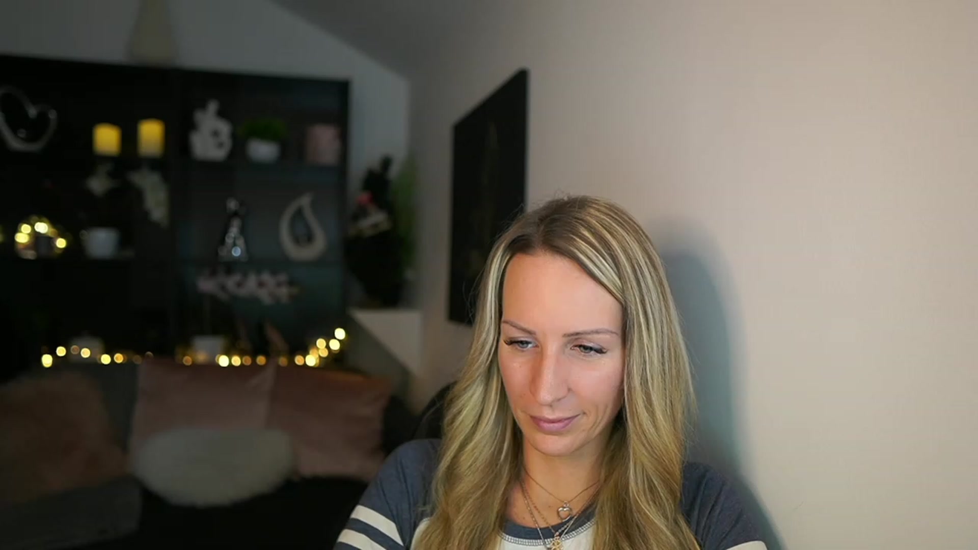 Gallery image thumbnail from Nikki__Sexx__'s myfreecams stream on, 12/14/2023, 19:41 image 16 of 20