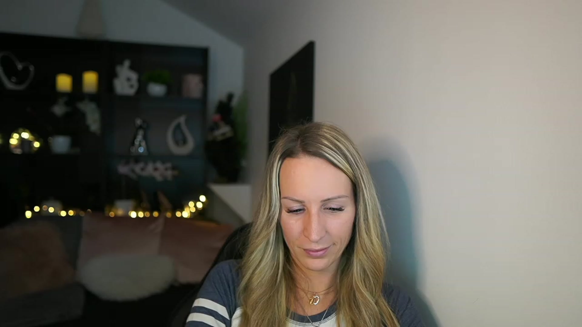Gallery image thumbnail from Nikki__Sexx__'s myfreecams stream on, 12/14/2023, 19:41 image 4 of 20