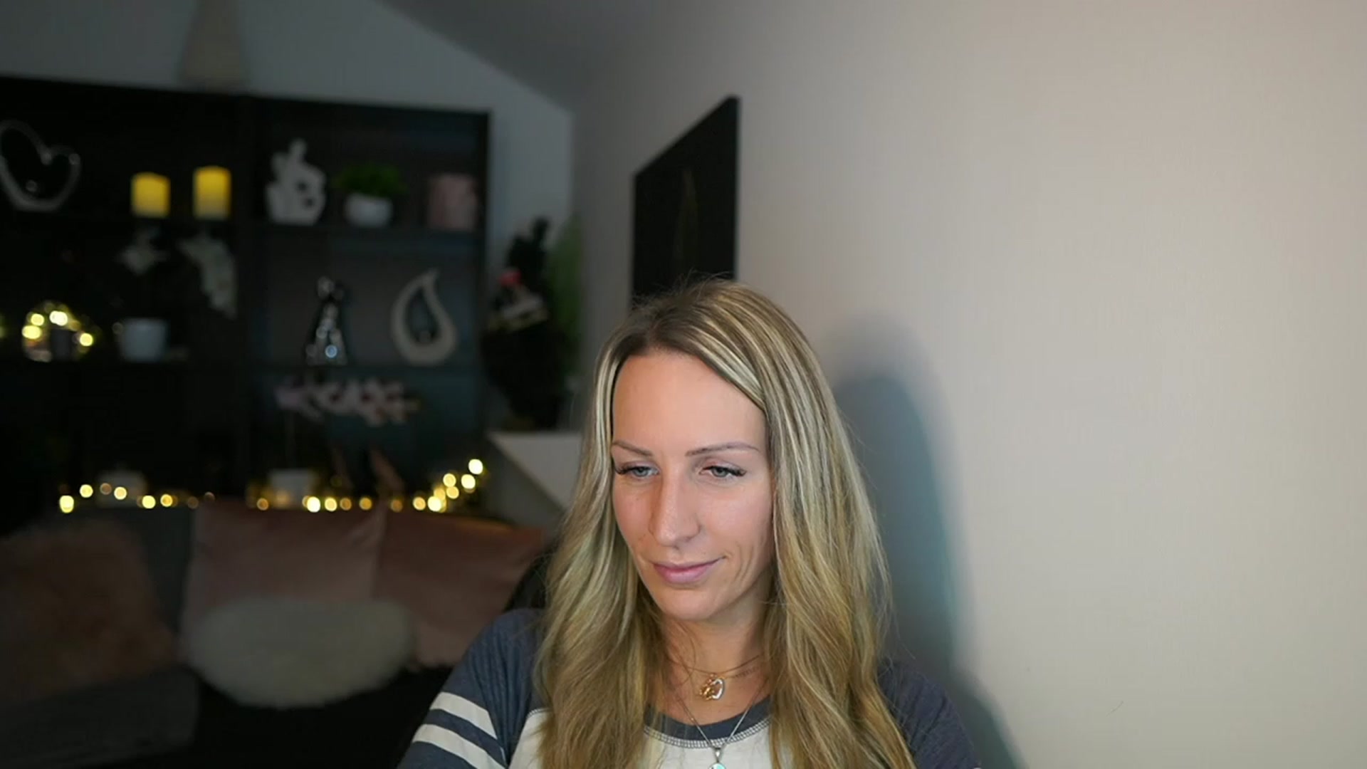 Gallery image thumbnail from Nikki__Sexx__'s myfreecams stream on, 12/14/2023, 19:41 image 3 of 20