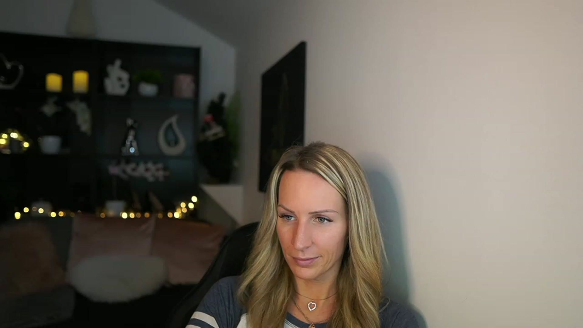 Gallery image thumbnail from Nikki__Sexx__'s myfreecams stream on, 12/14/2023, 21:27 image 15 of 20