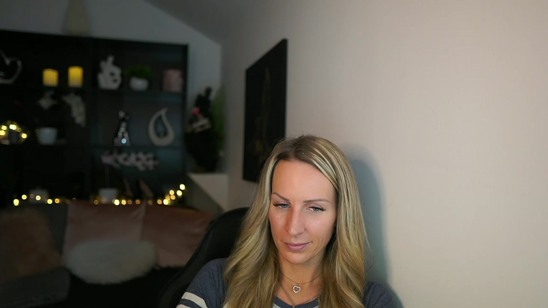 Gallery image thumbnail from Nikki__Sexx__'s myfreecams stream on, 12/14/2023, 21:27 image 17 of 20