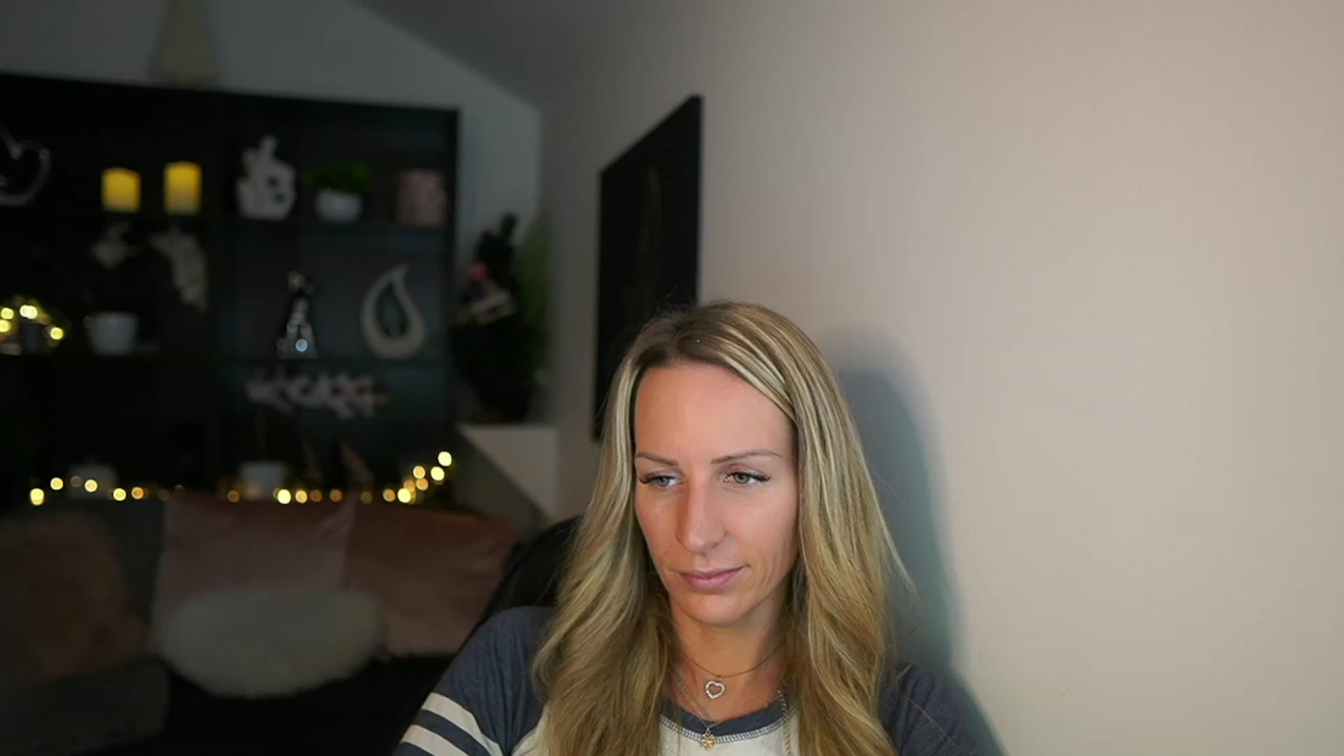 Gallery image thumbnail from Nikki__Sexx__'s myfreecams stream on, 12/14/2023, 21:27 image 18 of 20