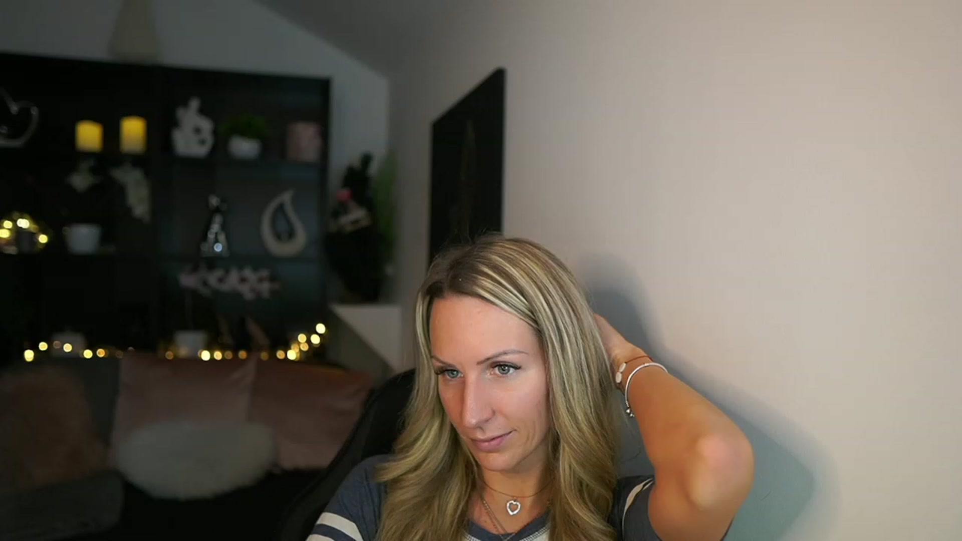 Gallery image thumbnail from Nikki__Sexx__'s myfreecams stream on, 12/14/2023, 21:27 image 14 of 20