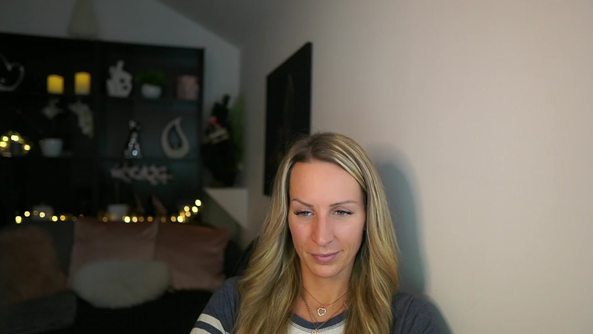 Gallery image thumbnail from Nikki__Sexx__'s myfreecams stream on, 12/14/2023, 21:27 image 8 of 20