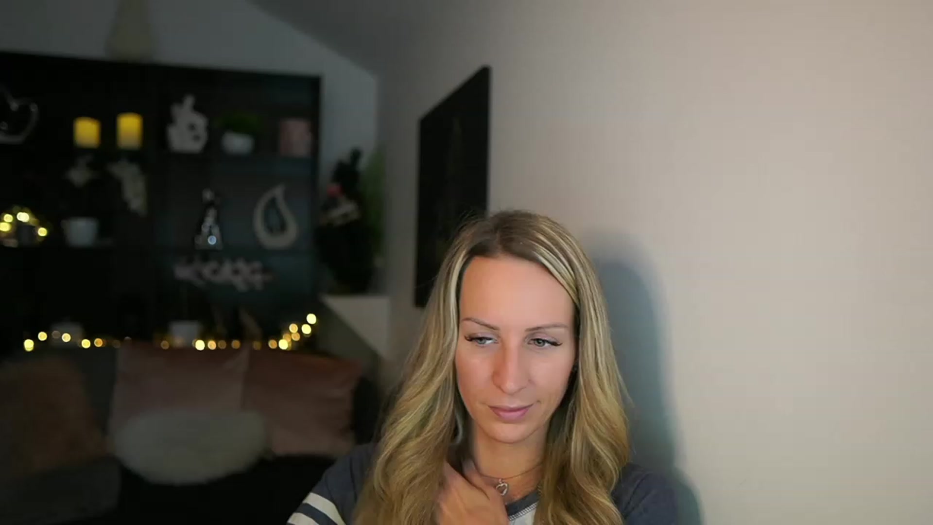 Gallery image thumbnail from Nikki__Sexx__'s myfreecams stream on, 12/14/2023, 21:27 image 4 of 20