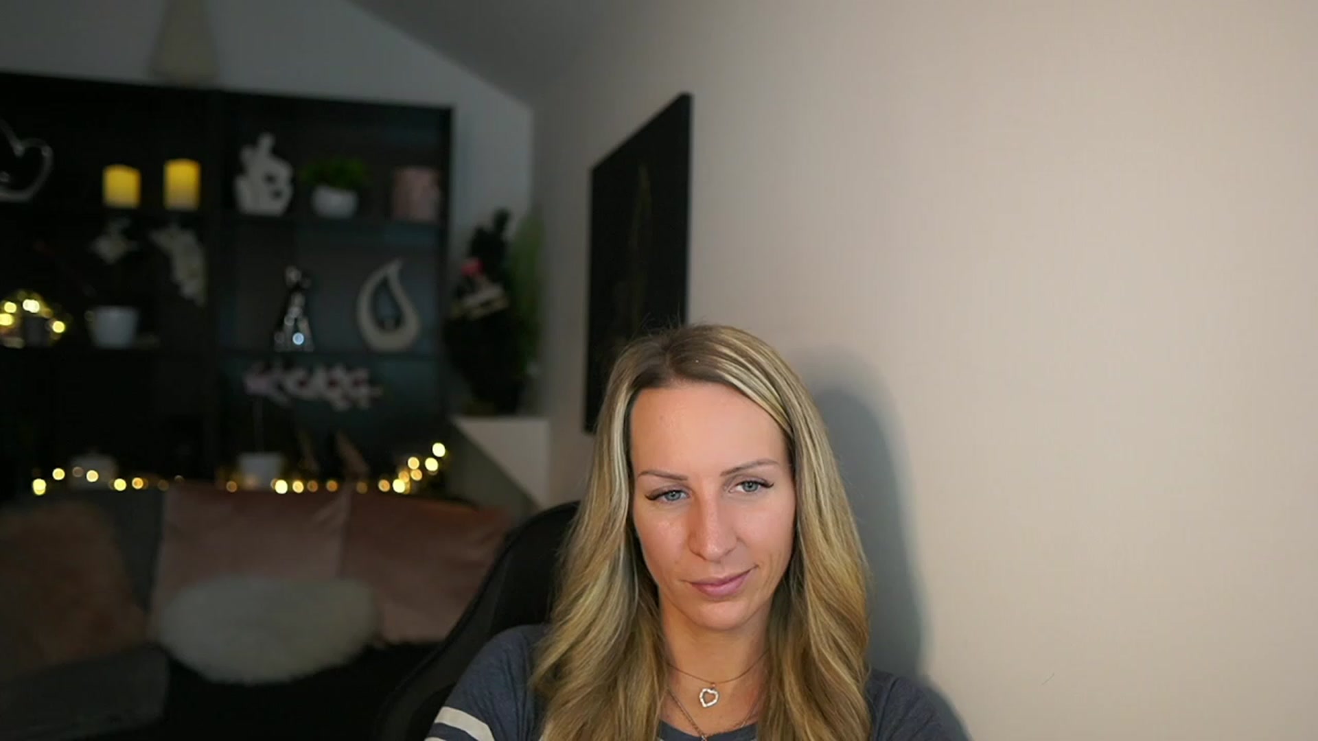 Gallery image thumbnail from Nikki__Sexx__'s myfreecams stream on, 12/14/2023, 21:27 image 16 of 20
