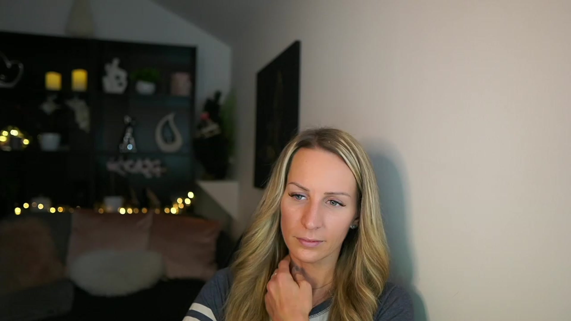 Gallery image thumbnail from Nikki__Sexx__'s myfreecams stream on, 12/14/2023, 21:27 image 10 of 20