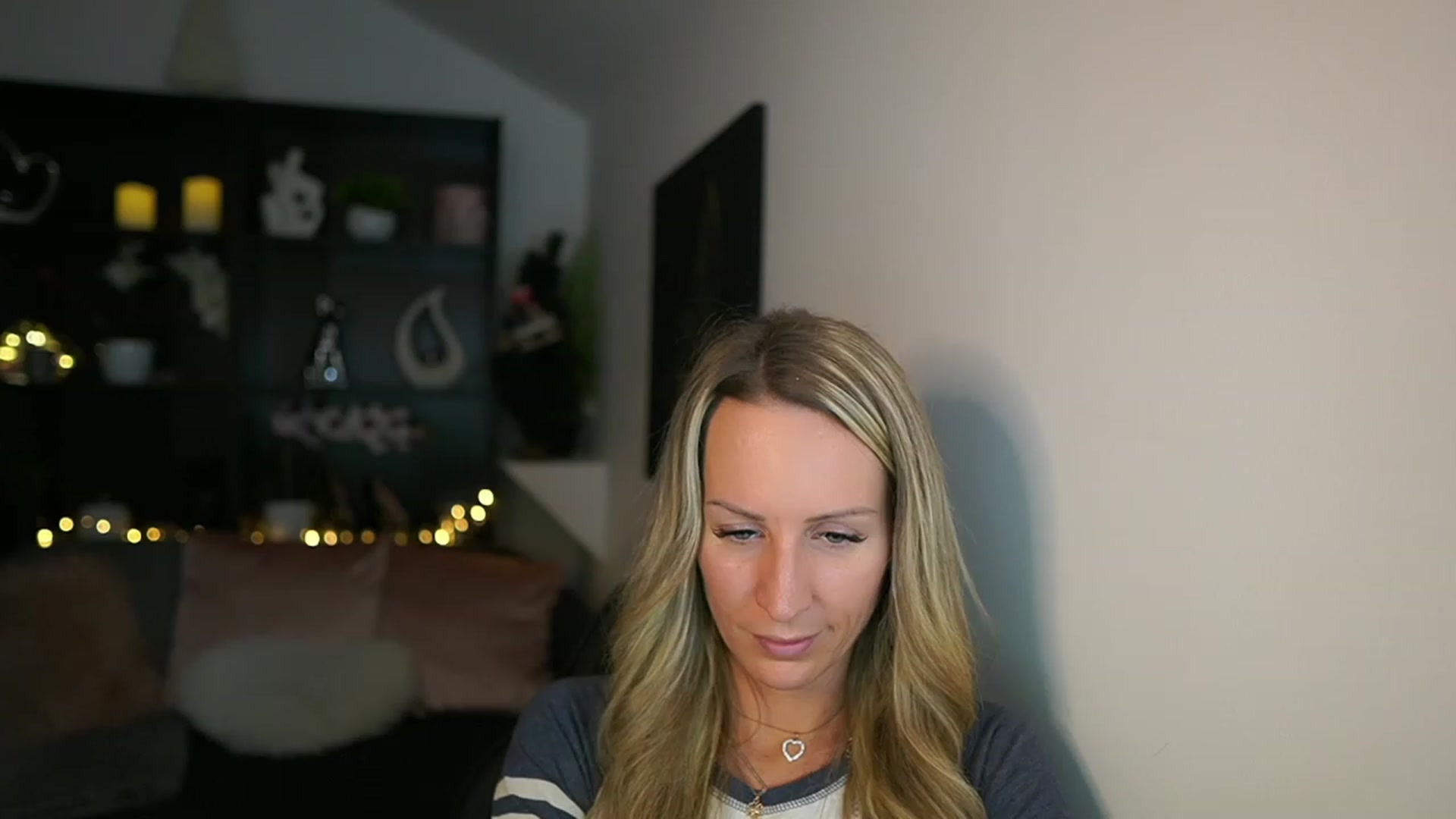 Gallery image thumbnail from Nikki__Sexx__'s myfreecams stream on, 12/14/2023, 21:27 image 2 of 20