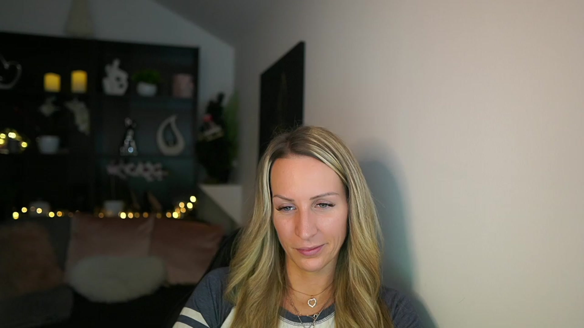 Gallery image thumbnail from Nikki__Sexx__'s myfreecams stream on, 12/14/2023, 22:20 image 15 of 20