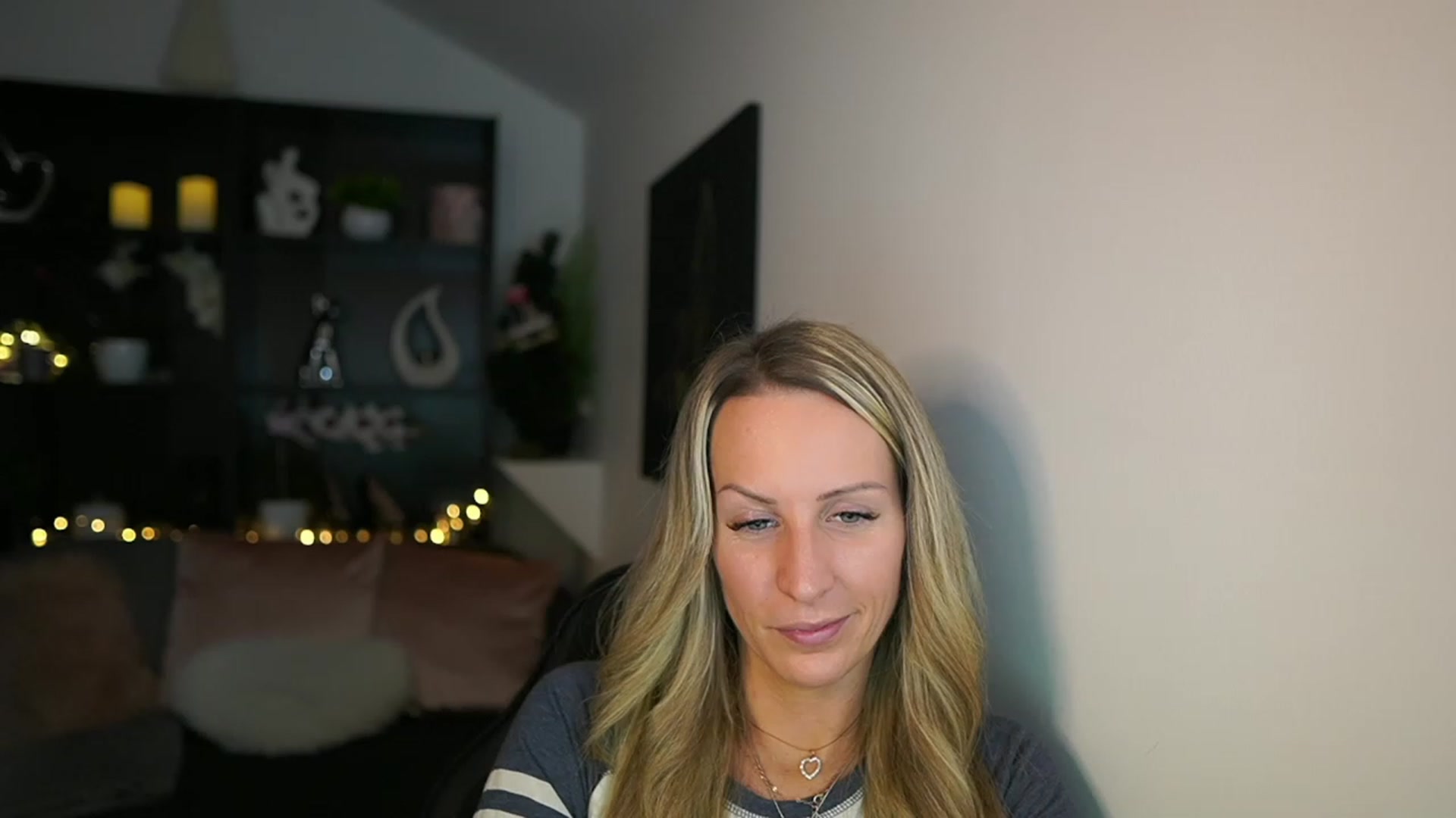 Gallery image thumbnail from Nikki__Sexx__'s myfreecams stream on, 12/14/2023, 22:20 image 17 of 20