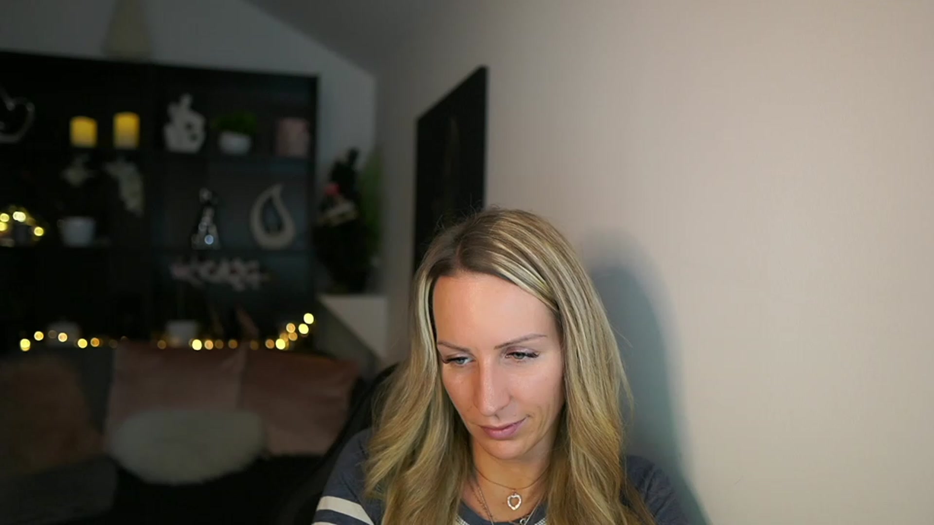 Gallery image thumbnail from Nikki__Sexx__'s myfreecams stream on, 12/14/2023, 22:20 image 19 of 20