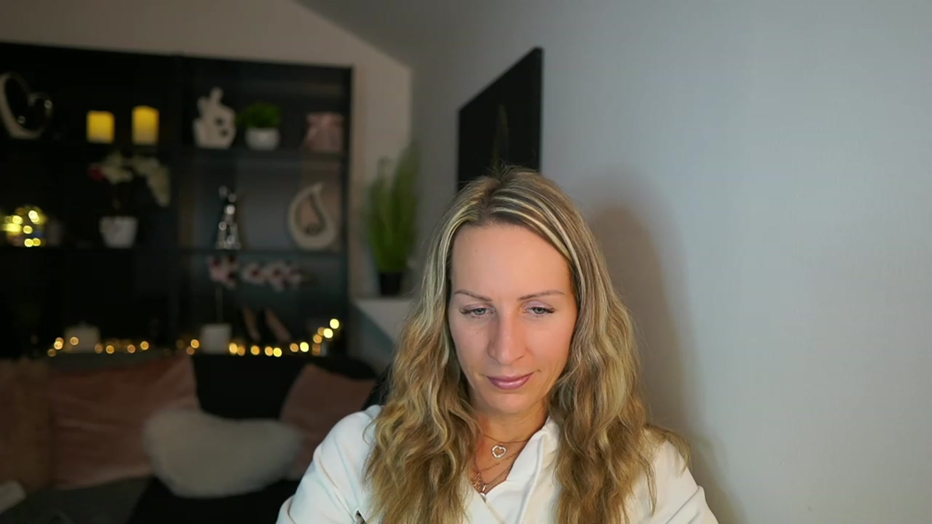 Gallery image thumbnail from Nikki__Sexx__'s myfreecams stream on, 01/08/2024, 19:33 image 15 of 20