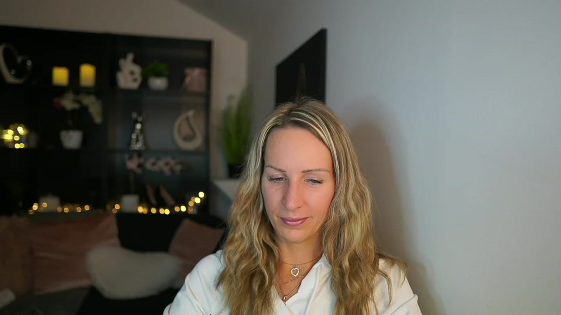 Gallery image thumbnail from Nikki__Sexx__'s myfreecams stream on, 01/08/2024, 19:33 image 13 of 20