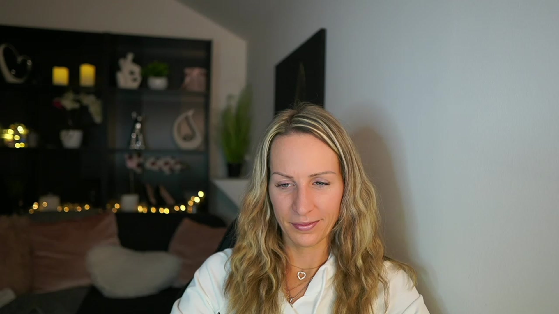 Gallery image thumbnail from Nikki__Sexx__'s myfreecams stream on, 01/08/2024, 19:33 image 17 of 20