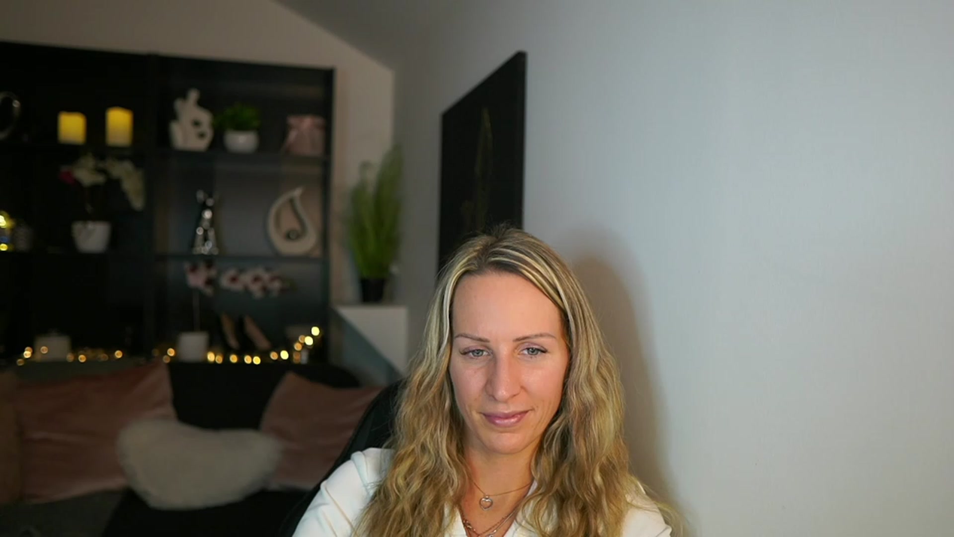 Gallery image thumbnail from Nikki__Sexx__'s myfreecams stream on, 01/08/2024, 21:36 image 6 of 20