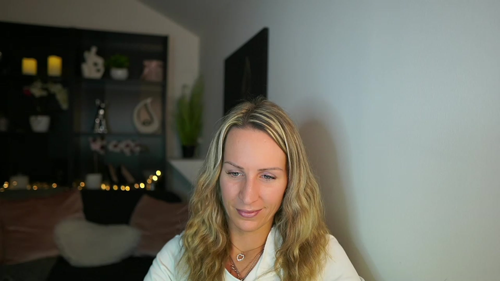 Gallery image thumbnail from Nikki__Sexx__'s myfreecams stream on, 01/08/2024, 21:36 image 19 of 20