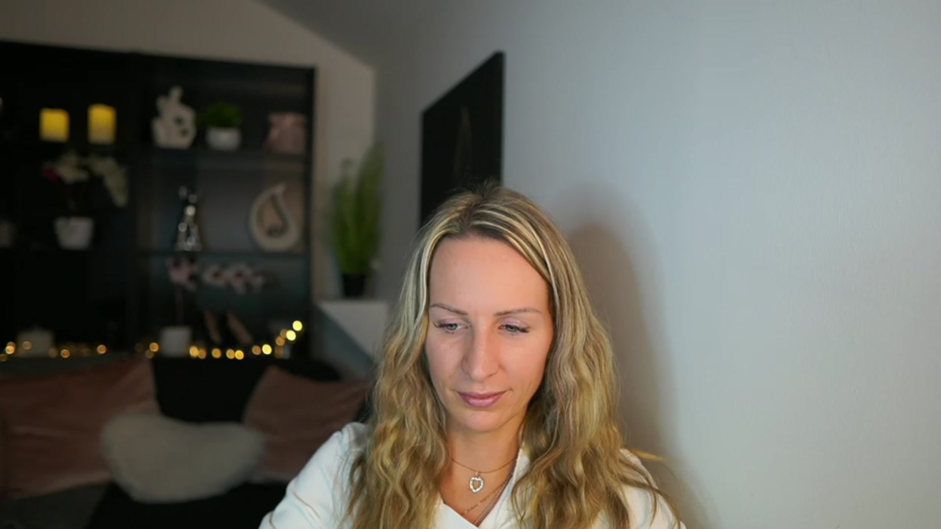 Gallery image thumbnail from Nikki__Sexx__'s myfreecams stream on, 01/08/2024, 21:36 image 16 of 20