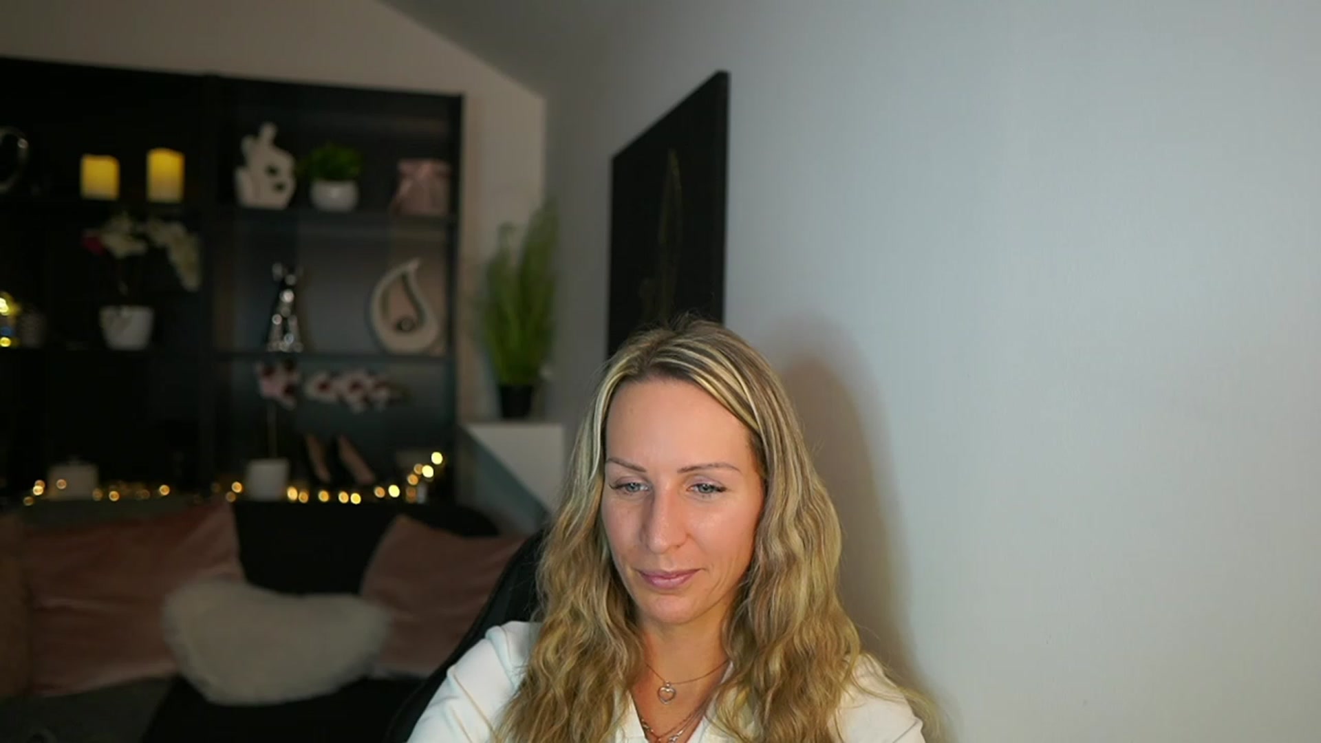 Gallery image thumbnail from Nikki__Sexx__'s myfreecams stream on, 01/08/2024, 21:36 image 7 of 20