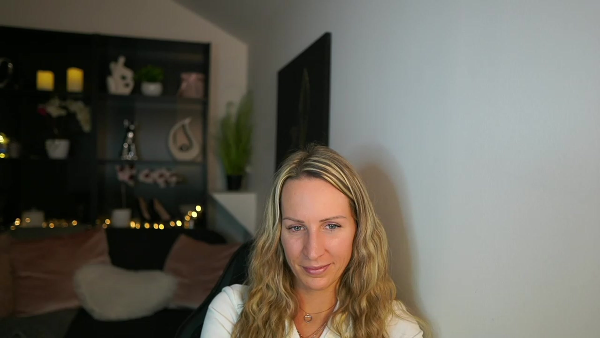 Gallery image thumbnail from Nikki__Sexx__'s myfreecams stream on, 01/08/2024, 21:36 image 8 of 20