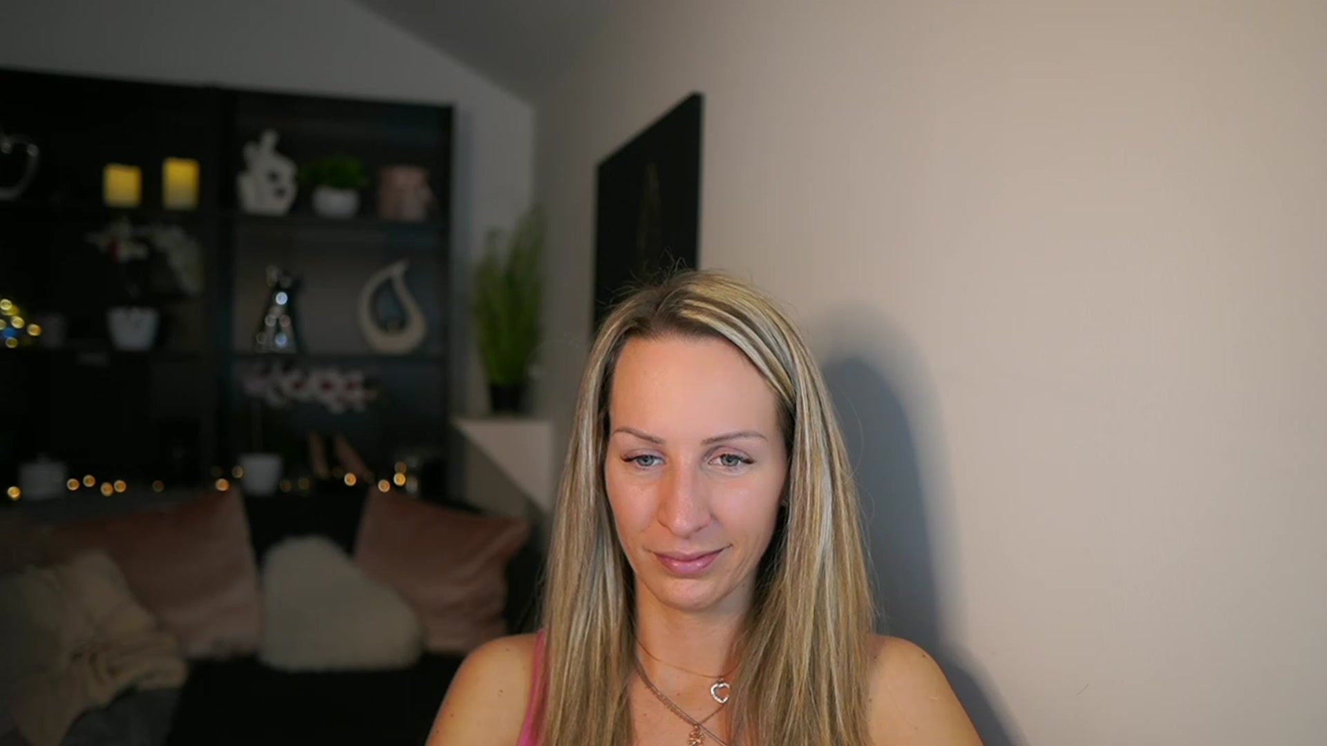 Gallery image thumbnail from Nikki__Sexx__'s myfreecams stream on, 02/12/2024, 21:34 image 17 of 20