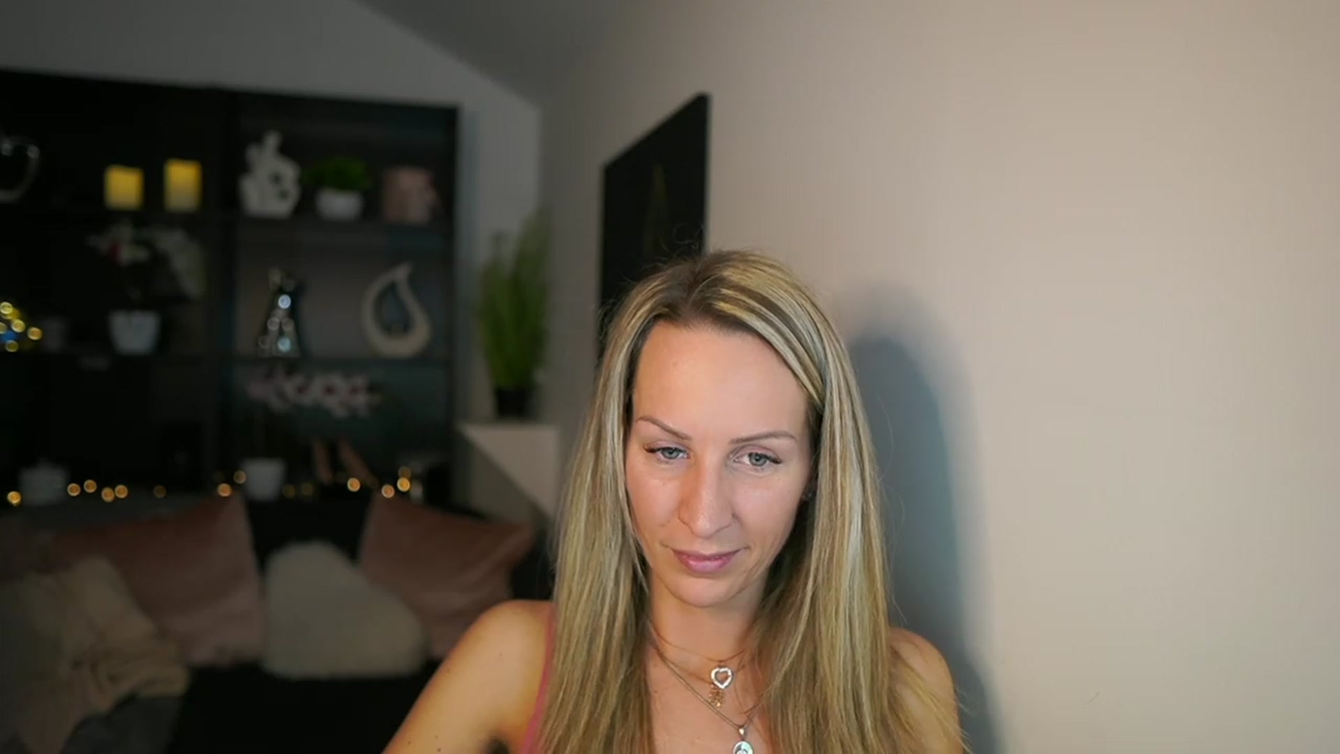 Gallery image thumbnail from Nikki__Sexx__'s myfreecams stream on, 02/12/2024, 21:34 image 15 of 20