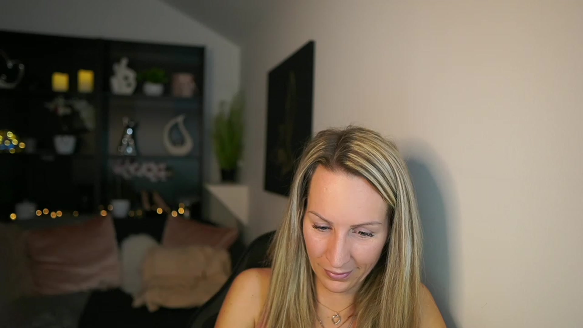 Gallery image thumbnail from Nikki__Sexx__'s myfreecams stream on, 02/12/2024, 21:34 image 3 of 20