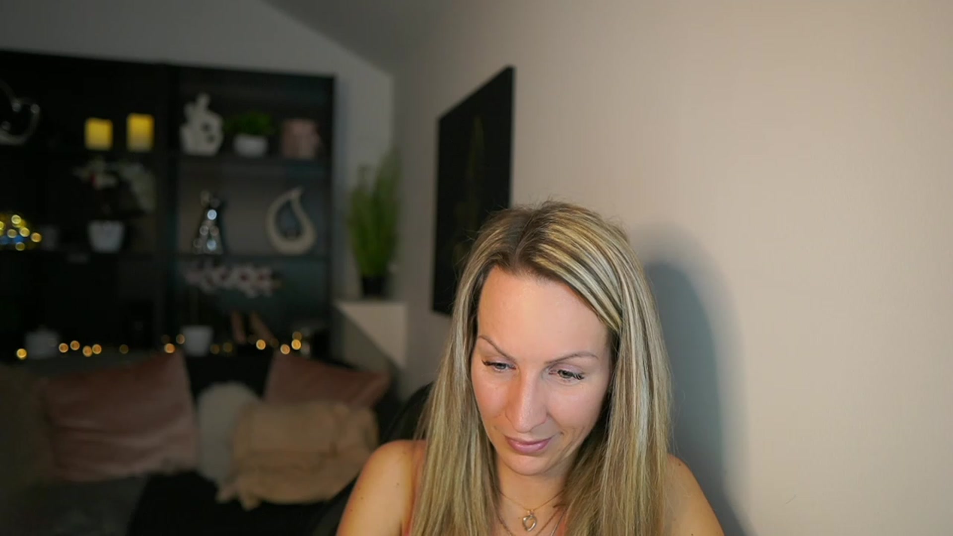 Gallery image thumbnail from Nikki__Sexx__'s myfreecams stream on, 02/12/2024, 21:34 image 2 of 20