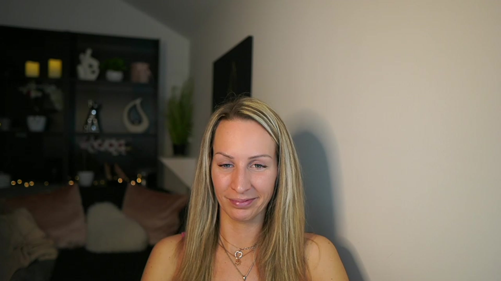 Gallery image thumbnail from Nikki__Sexx__'s myfreecams stream on, 02/12/2024, 22:39 image 10 of 20