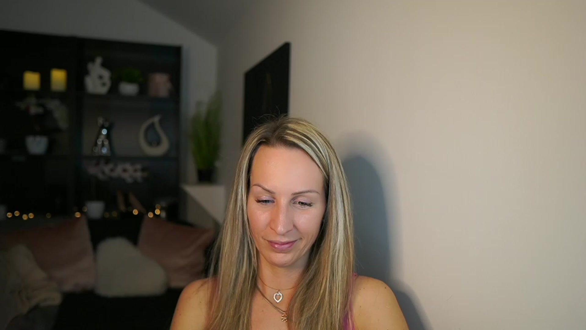 Gallery image thumbnail from Nikki__Sexx__'s myfreecams stream on, 02/12/2024, 22:39 image 15 of 20